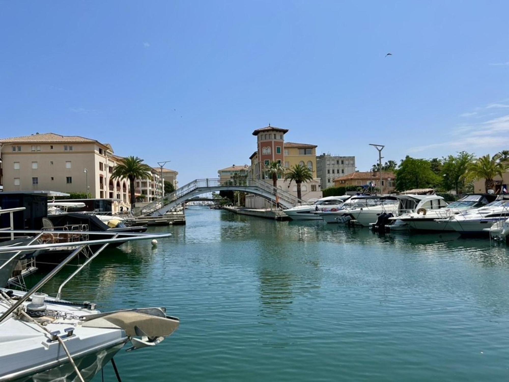 Appartement Avec Piscine Et Terrasse, Proche Plage, Climatise, Garage A - Fr-1-226a-184 *