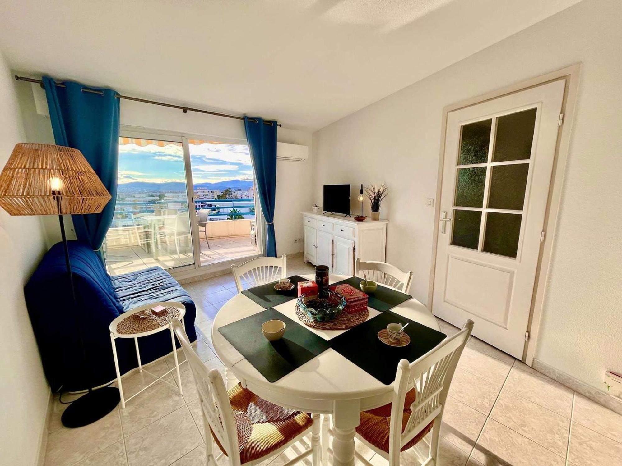 Avec Piscine Et Terrasse, Proche Plage, Climatise, Garage A - Fr-1-226a-184 Appartement Fréjus